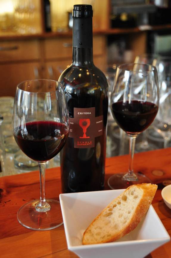 Queijos e vinho no restaurante Play, em Ottawa, capital do Canadá